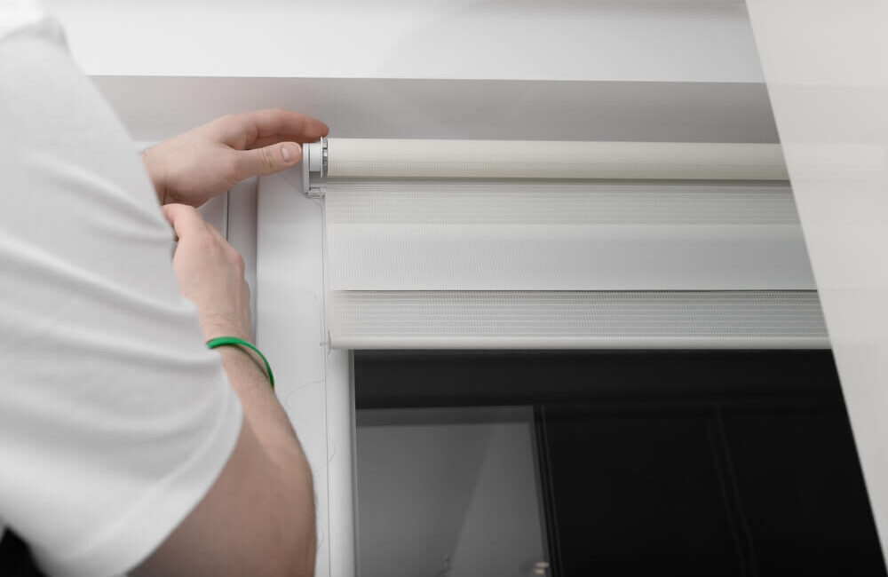 Montaż rolety z prowadnicami